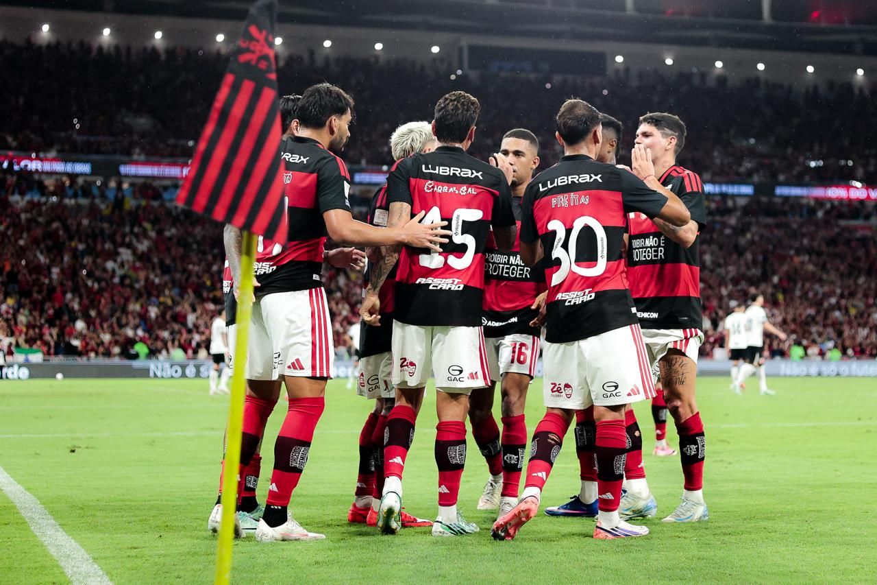 Santos e Palmeiras empatam, e Flamengo segue líder do Brasileirão com um jogo a menos