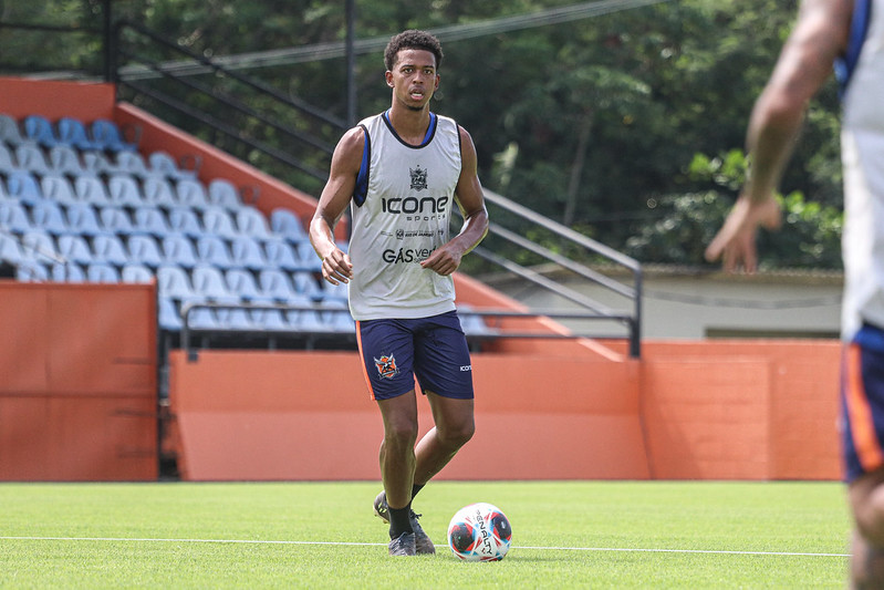 Carlinhos na mira do Flamengo