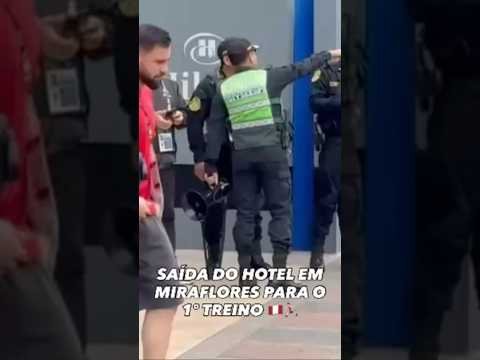 CONFIRA A SAÍDA COMPLETA DOS JOGADORES DO MENGÃOPARA O PRIMEIRO DIA DE TREINO NO PERU