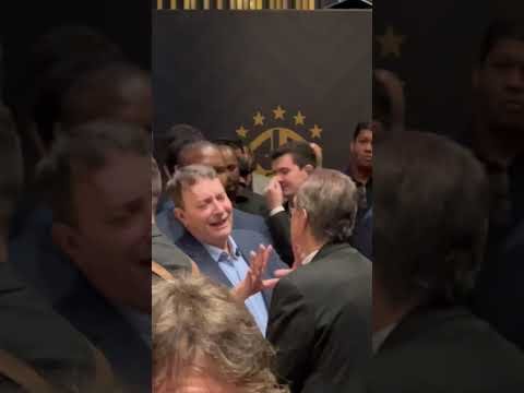 PRESIDENTE DO FLAMENGO, E PEDRO LOURENÇO, DONO DO CRUZEIRO, SE ENCONTRAM NA CERIMÔNIA DE PREMIAÇÃO